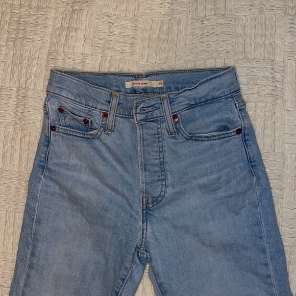 Wedgie Skinny Levi Jean Size 25 - Picture 3 of 3